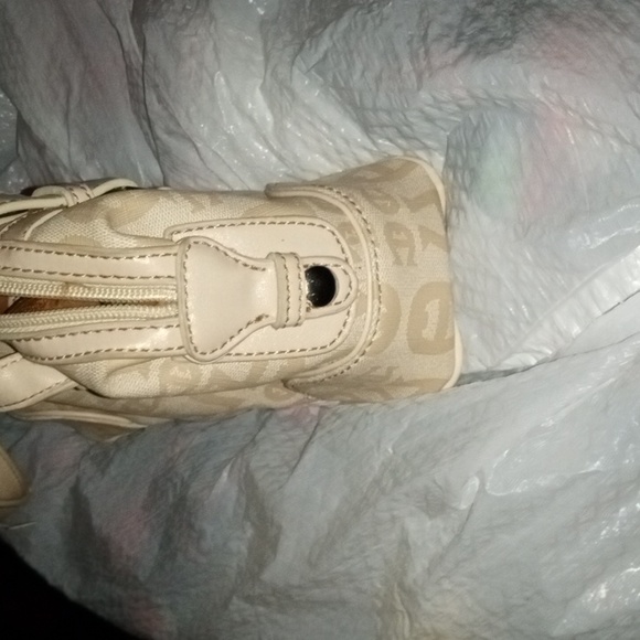 Etienne Aigner Handbag - Picture 6 of 7